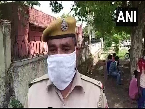 Azaz Ahmad, Investigating officer, Gendoli police station speaking to reporters. 