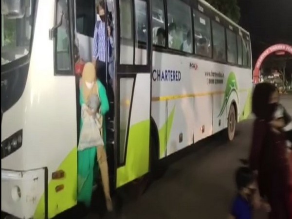 People stuck in Rajasthan due to lockdown arrived in Indore, Madhya Pradesh on Friday. Photo/ANI