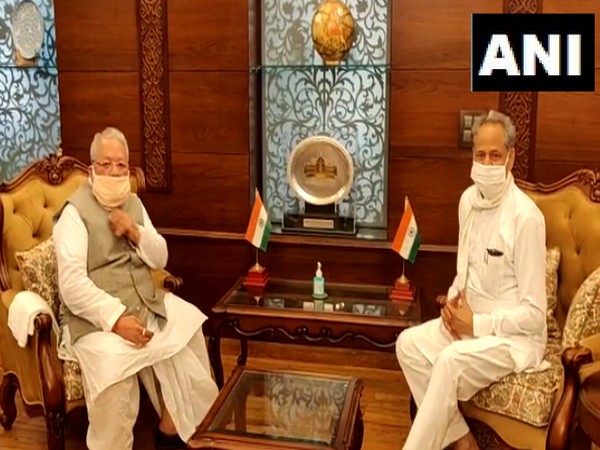 Rajasthan's Governor Kalraj Mishra (on left) with Chief Minister Ashok Gehlot (File Photo)