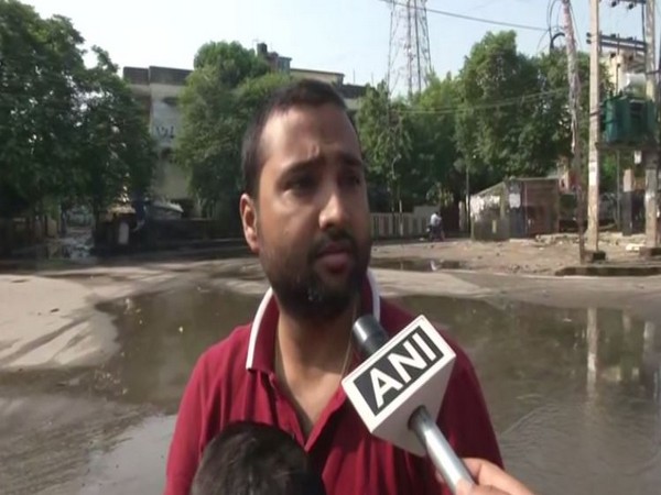 A resident of Patna's Rajendra Nagar said stink is a major problem in the area. Photo/ANI