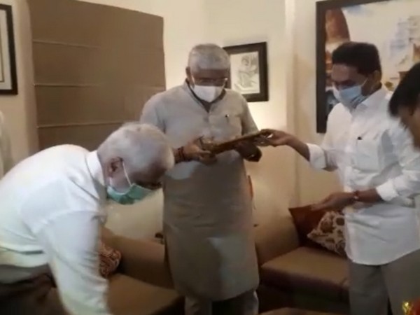 Andhra CM YS Jagan Mohan Reddy met Jal Shakti Gajendra Singh Shekhawat on Wednesday. [Photo/ANI]