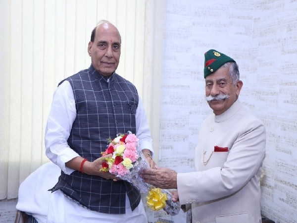 Arunachal Pradesh Governor BD Mishra meeting Defence Minister Rajnath Singh in New Delhi on Sunday. (Image Soure: Twitter)
