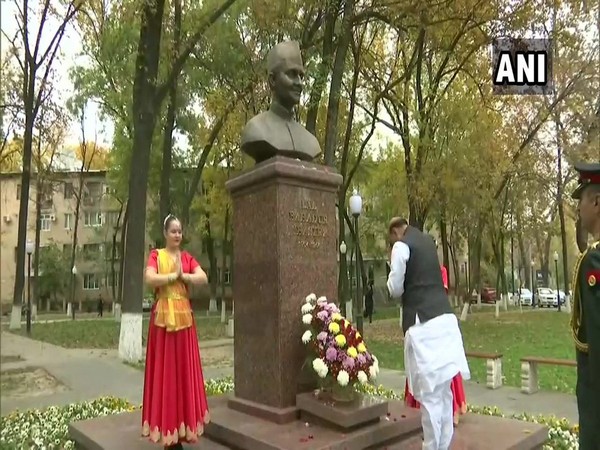 Rajnath Singh pays floral tributes to Lal Bahadur Shastri in Tashkent on Friday