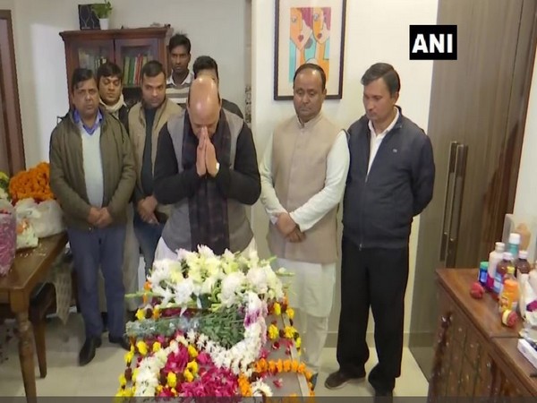 Defence Minister Rajnath Singh paying his last respect to senior NCP leader DP Tripathi in New Delhi on Thursday. Photo/ANI