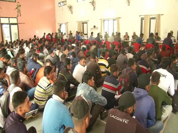 Youth submitting applications at BSF campus in Samba, Jammu and Kashmir. Photo/ANI