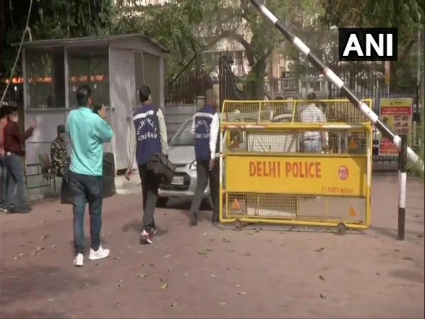 Delhi Police at Gomti Apartments (Photo/ANI)