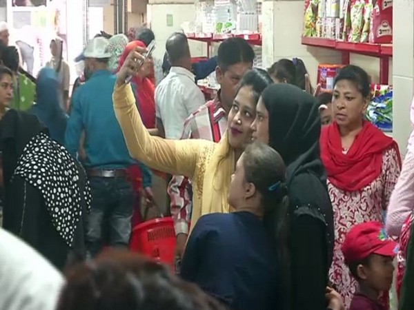 Muslim women throng grocery market in Surat for buying essentials during Ramzan