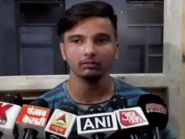 Devansh Rana who was thrashed by 4 people , speaking to media in Baghpat on Sunday 