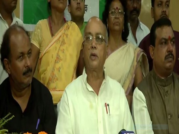 Gautam Sagar Rana addressing press conference at Ranchi on Sunday 