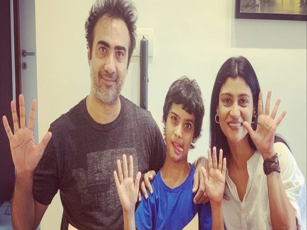 Ranvir Shorey, Konkana Sensharma and their son Haroon (Image source: Twitter)