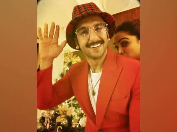 Ranveer Singh with Deepika Padukone (Image Source: Instagram)