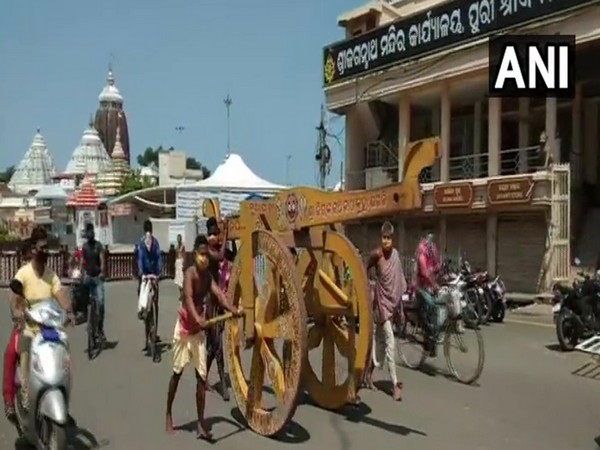 The workers carrying a part of the chariot in Puri. Photo/ANI
