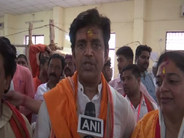 BJP leader Ravi Kishan speaking to ANI in Gorakhpur, Uttar Pradesh on Thursday Photo/ANI.