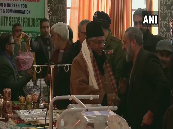 Union Minister Ravi Shankar Prasad intercated with locals in Baramulla on Thursday [Photo/ANI]