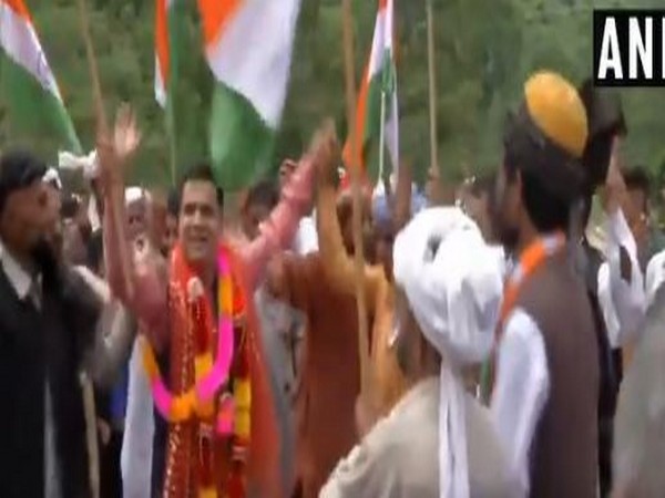 J&K BJP President Ravinder Raina was seen dancing on 73rd Independence Day in Jammu on Thursday. Photo/ANI