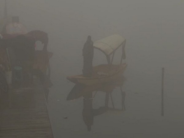 Fog at Dal Lake, Kashmir (Photo/ANI)