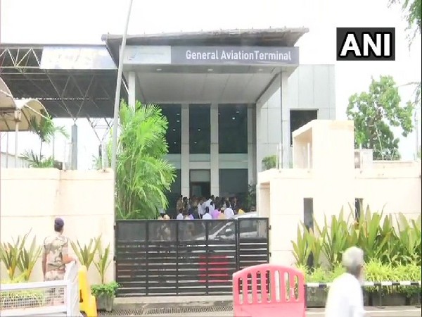 Convoy with rebel Congress MLAs reach Chhatrapati Shivaji Maharaj International Airport in Mumbai, Maharashtra on July 11. Photo/ANI