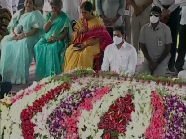 Andhra Pradesh CM YS Jaganmohan Reddy paid tribute to YS Rajasekhara Reddy on 11th death anniversary [Photo/ANI]
