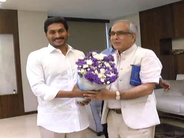 Andhra Pradesh Chief Minister Jaganmohan Reddy met Niti Ayog vice-chairman Rajiv Kumar on Friday in Amravati in Andhra Pradesh. Photo/ANI