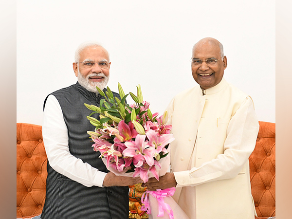 PM Modi with former President Ram Nath Kovind (Photo Credit: Twitter/. @narendramodi)