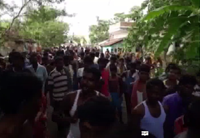 Relatives of the deceased BJP worker protest in Howrah, West Bengal. Photo/ANI
