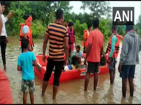 People being rescued from the flood-affected areas by the local administration. [Photo/ANI]