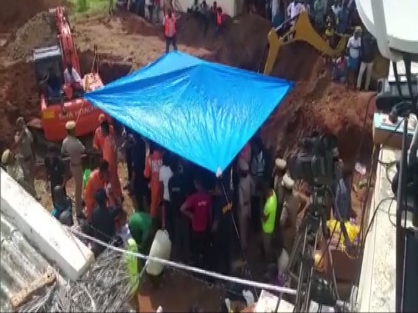 Operations underway to rescue the 2-year-old boy who fell into a borewell in Tiruchirappalli district here. Photo/ANI