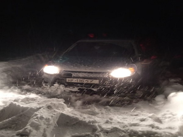 BRO rescued 14 persons from Rohtang road on Thursday 