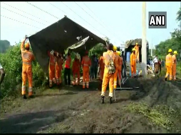 Rescue operation underway in Asansil's Kulti area by NDRF team on Thursday. Photo/ANI