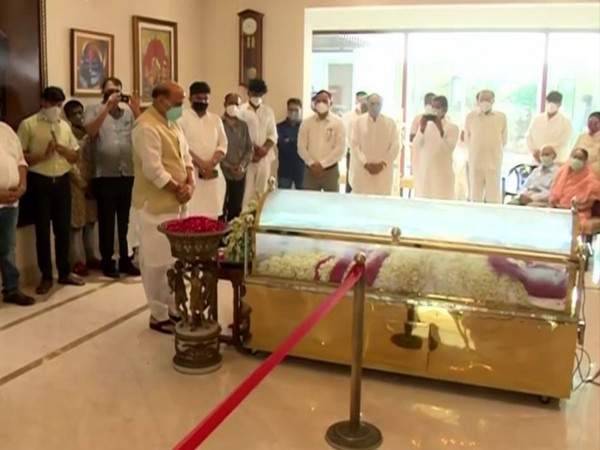 Defence Minister Rajnath Singh paid last respects to Amar Singh at his residence in Chhatarpur, New Delhi on Monday. (Photo/ANI)