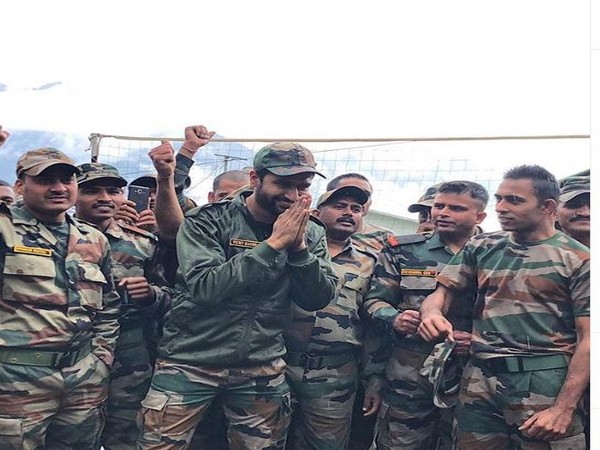 Vicky Kaushal with Indian Army personnel, Image courtesy: Instagram