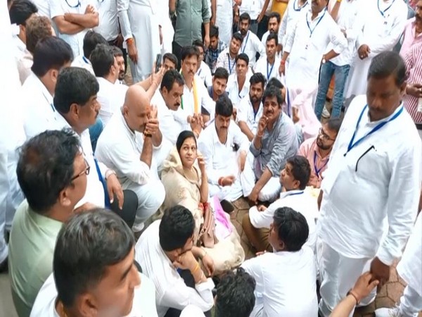 Congress workers protesting in Ujjain. (ANI/photo)