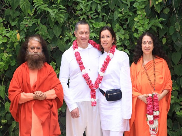 Deputy Prime Minister of Russia Yury Petrovich Trutnev with his wife and Swamiji Chidanand Saraswati and Doctor Bhagwati Saraswati at Rishikesh on Sunday. Photo/ANI