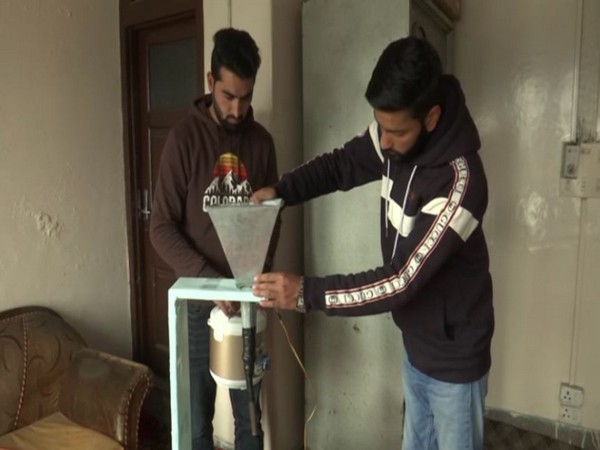  Kashmiri students invent starch-free rice cooker (Photo:ANI)