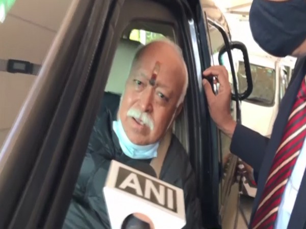 RSS chief Mohan Bhagwat reaches Kangra Airport (Photo:ANI)