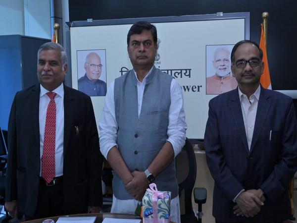 Power and Renewable Energy Minister Raj Kumar (in middle) launched the Gram Ujala scheme in Varanasi. (Photo/ANI)