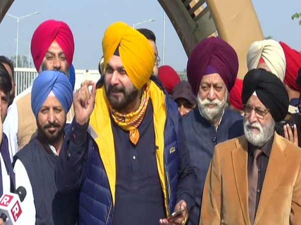 Sidhu reaches Indian side of Kartarpur Corridor (Photo/ANI)