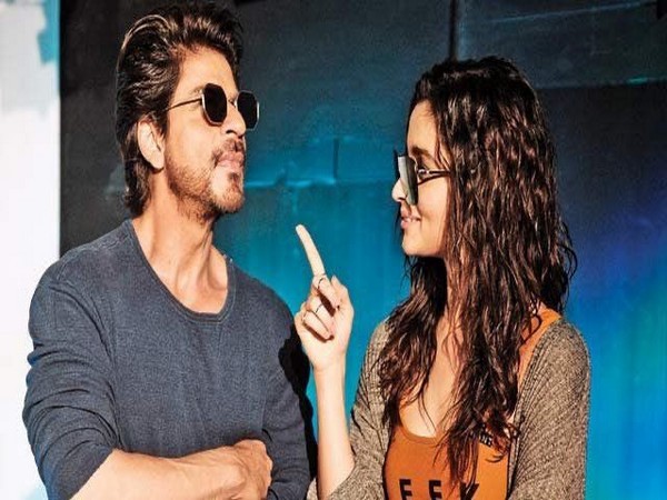 Shah Rukh and Alia Bhatt (Image source: Twitter)