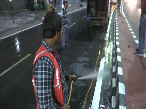 Visual of road cleaning from Agra. 