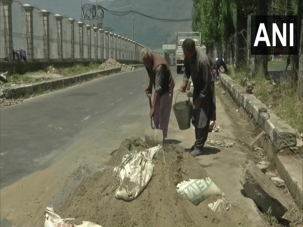 Construction activities have resumed in Srinagar. [Photo/ANI]