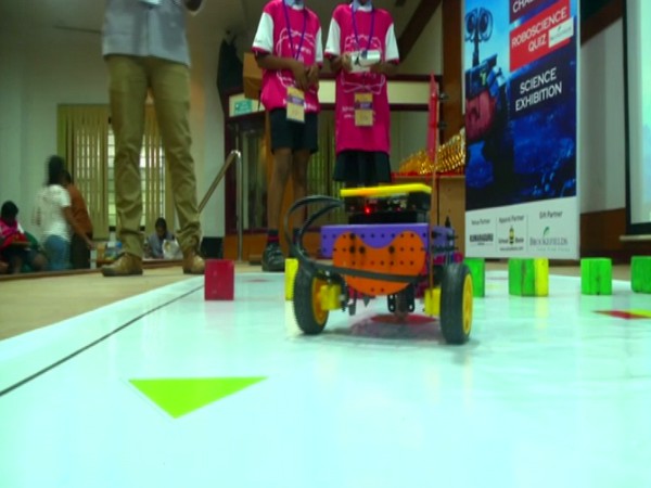 Students showing their robots at the National Roboscience Contest