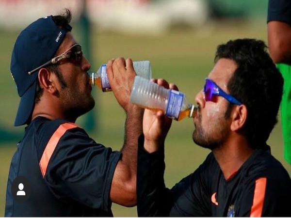 MS Dhoni with Rohit Sharma (Image: Rohit Sharma's Twitter)