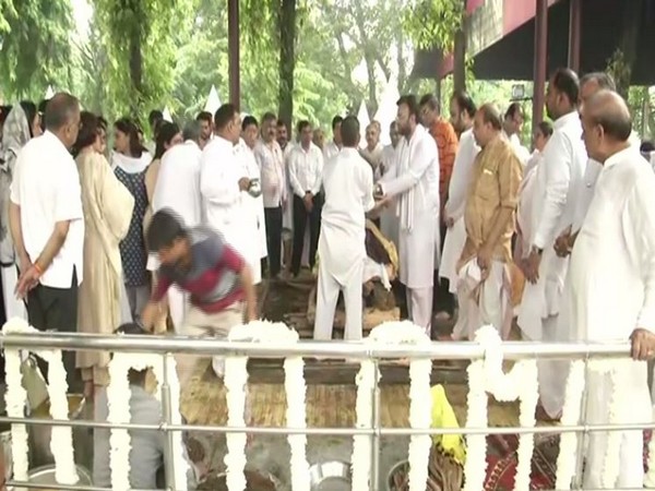 Rohan Jaitley performing last rites of his father, former finance minister Arun Jaitley. Photo/ANI