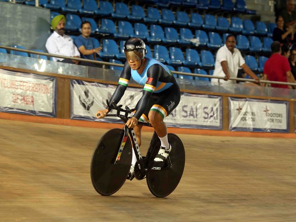 Ronaldo Singh in action during Asian Track Cycling Championships (Image: CFI Media)