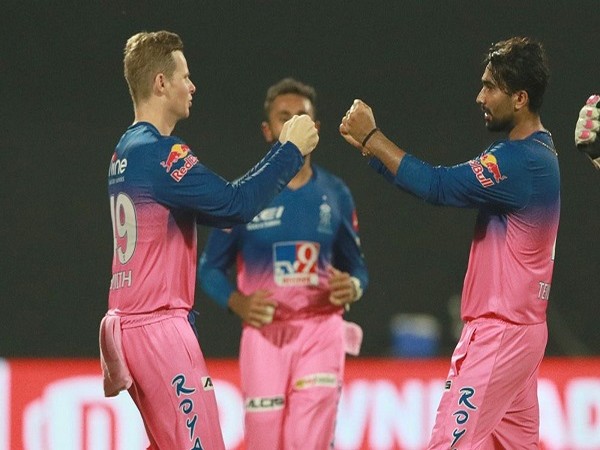 Steve Smith captain of Rajasthan Royals celebrates after takes a catch of Marcus Stoinis (Image: BCCI/IPL)