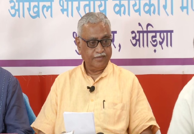 RSS joint general secretary Manmohan Vaidya speaking to media in Bhubaneswar, Odisha 