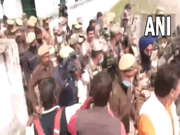 MoS Home Ajay Mishra Teni casts his vote in UP's Lakhimpur Kheri constituency (Photo/ANI)
