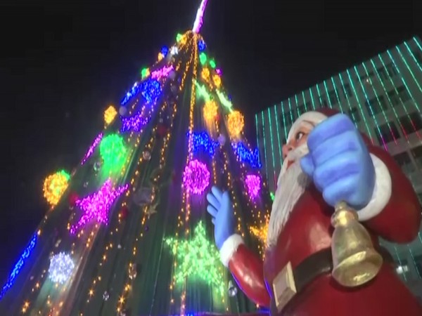 Visuals of Christmas preparations in Kolkata's Park Street (Photo:ANI)