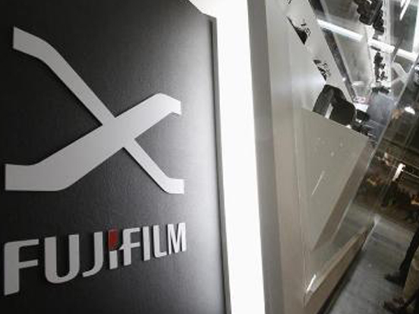 
    Fujifilm's first surveillance camera can capture license plate on a car from a kilometer away
    