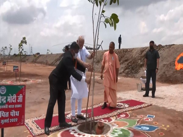 PM Modi plants sapling at site of Bundelkhand Expressway inauguration (Photo:ANI)